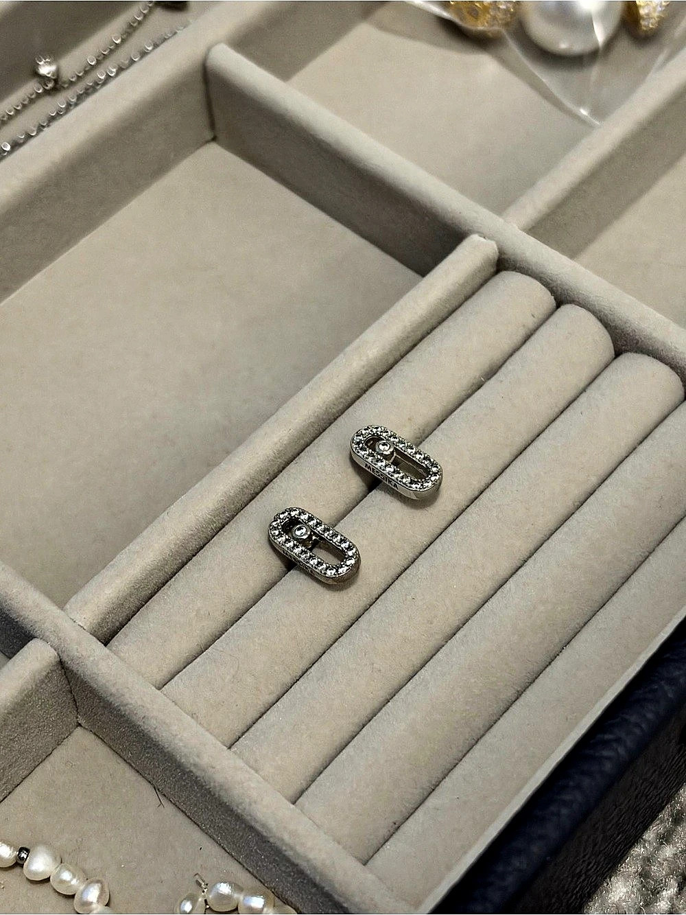 Messika Move Uno Pavé-Set Diamond Stud Earrings